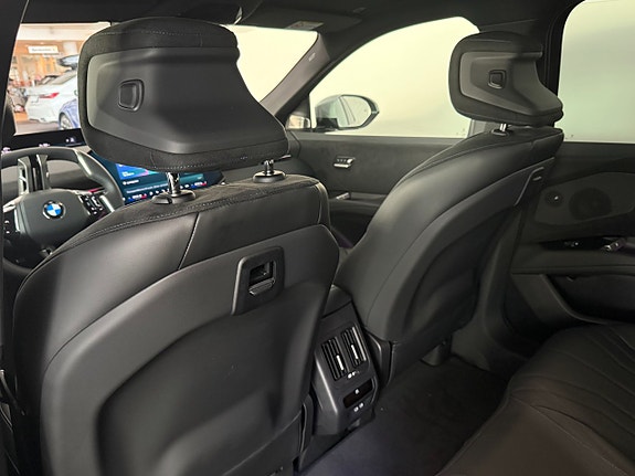 BMW iX3 11 of 18