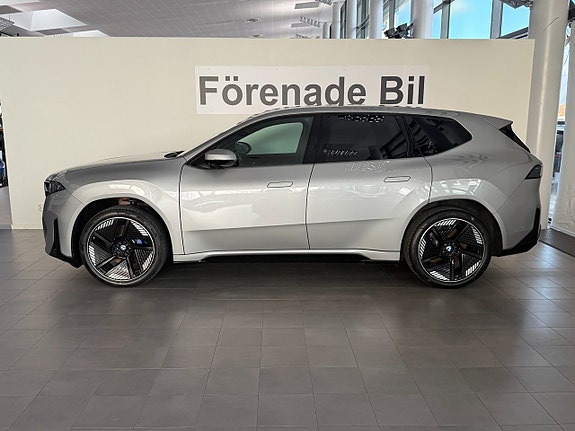 BMW iX3 3 of 5