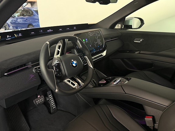 BMW iX3 8 of 18