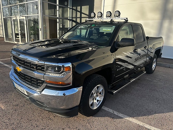 Chevrolet Silverado 1500 2 of 5