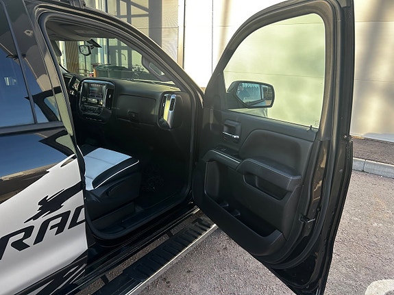 Chevrolet Silverado 1500 11 of 21