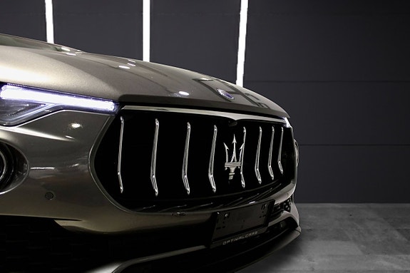 Maserati Levante 4 of 5