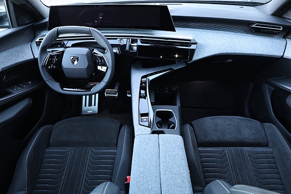 Peugeot e-5008 11 of 26