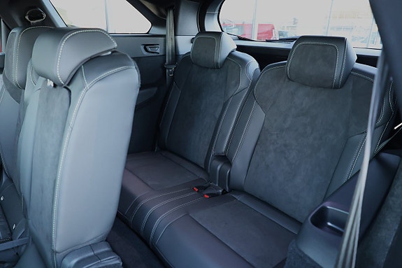 Peugeot e-5008 16 of 26