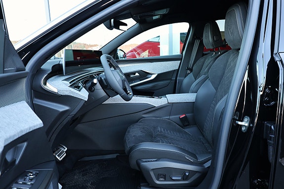 Peugeot e-5008 8 of 26
