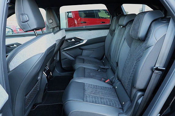 Peugeot e-5008 14 of 26