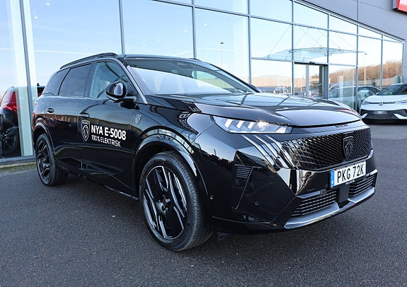 Peugeot e-5008 3 of 5