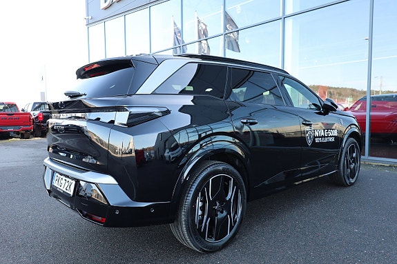 Peugeot e-5008 5 of 5