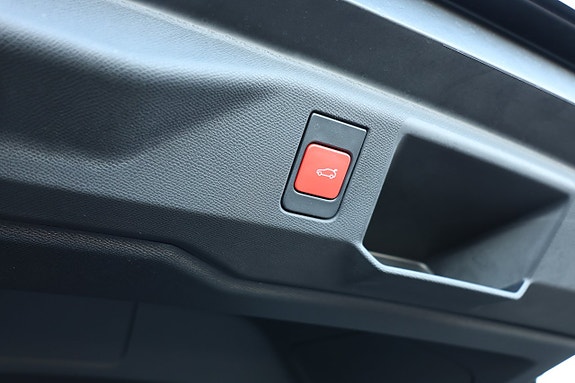 Peugeot e-5008 25 of 26