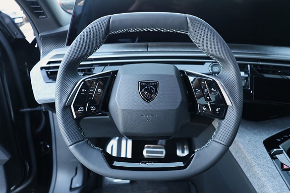 Peugeot e-5008 13 of 26