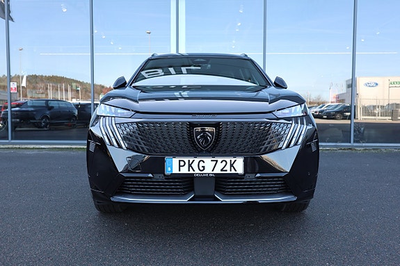 Peugeot e-5008 2 of 5