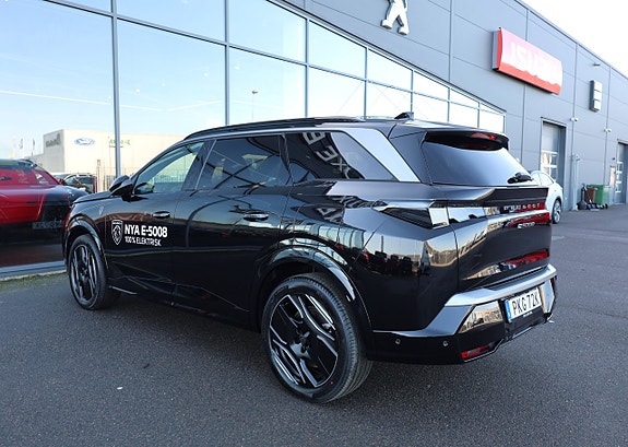 Peugeot e-5008 7 of 26