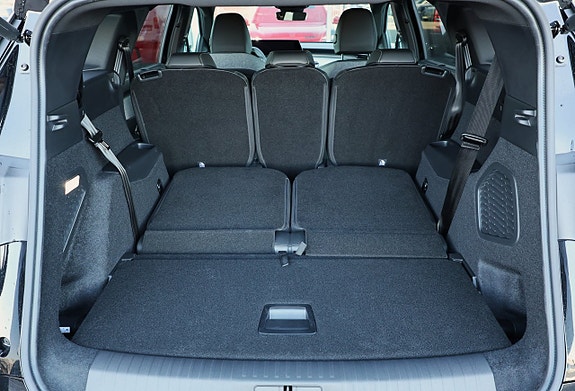 Peugeot e-5008 24 of 26