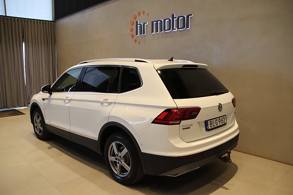 Volkswagen Tiguan Allspace 4 of 5