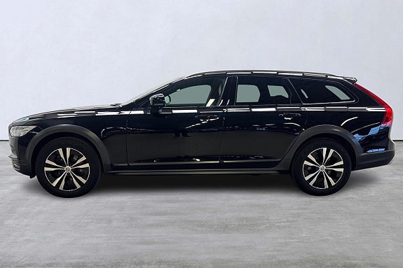 Volvo V90 Cross Country 2 of 5