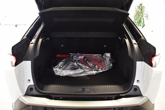 Peugeot e-3008 4 of 5