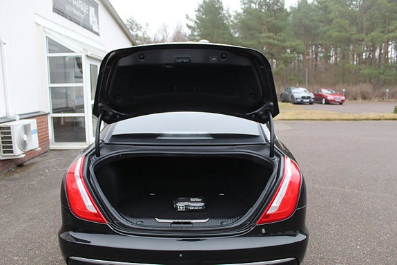Jaguar XJ 8 of 10