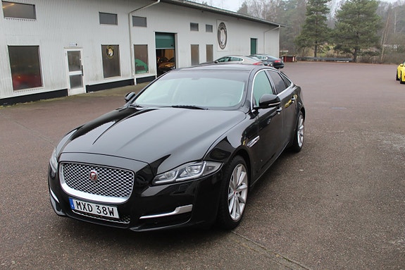 Jaguar XJ 5 of 10