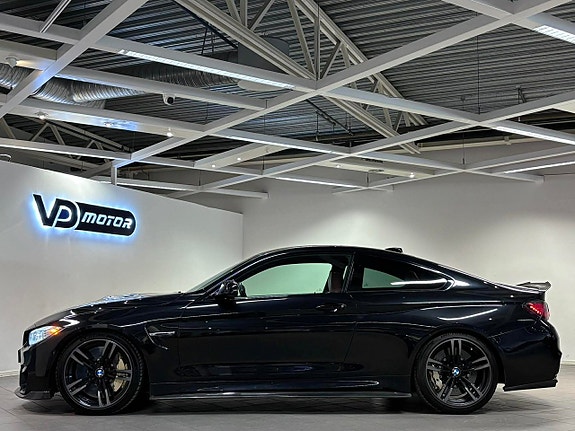 BMW M4 4 of 5