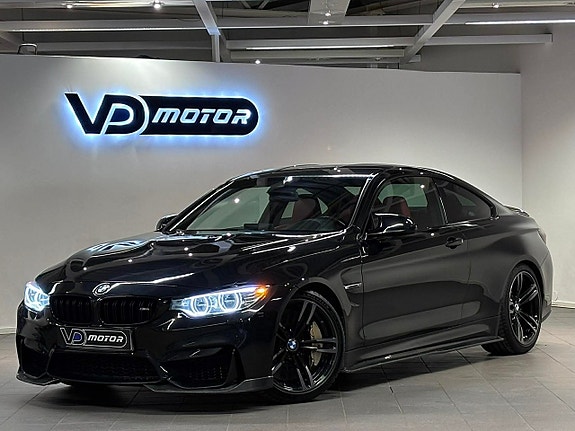 BMW M4 3 of 5