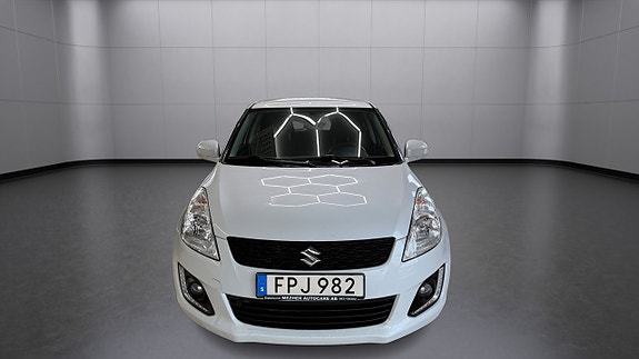 Suzuki Swift 2 of 13