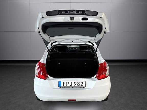Suzuki Swift 12 of 13