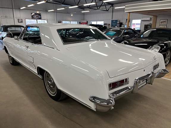 Buick Riviera 5 of 5