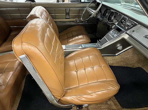 Buick Riviera 17 of 20