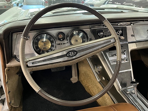 Buick Riviera 16 of 20