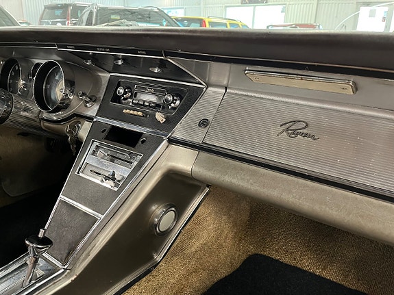 Buick Riviera 19 of 20