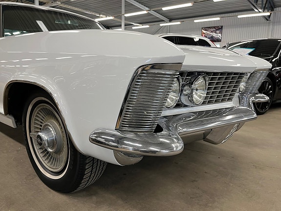Buick Riviera 8 of 20