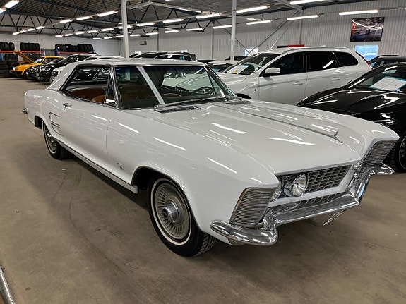 Buick Riviera 3 of 5