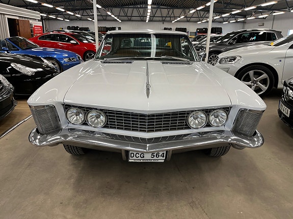 Buick Riviera 2 of 5