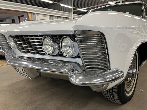 Buick Riviera 9 of 20