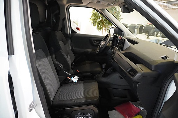 Ford Transit Courier 2 of 13