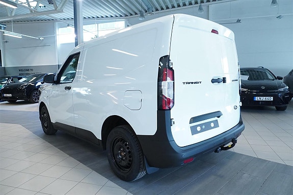 Ford Transit Courier 11 of 13
