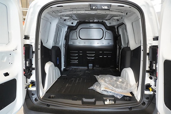 Ford Transit Courier 12 of 13