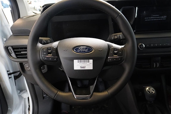 Ford Transit Courier 10 of 13