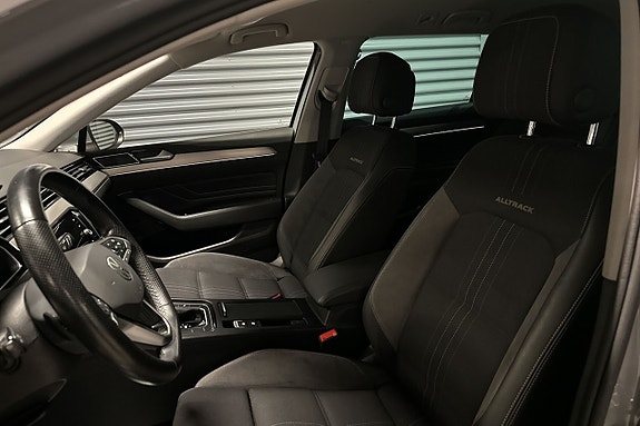 Volkswagen Passat Alltrack 19 of 23