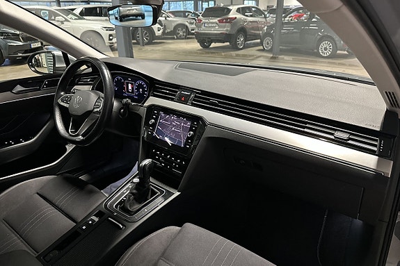 Volkswagen Passat Alltrack 9 of 23