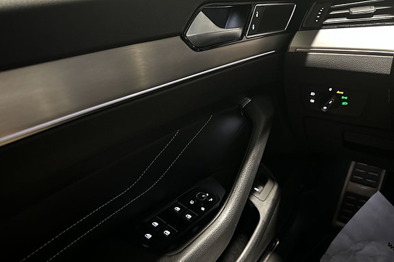 Volkswagen Passat Alltrack 17 of 23