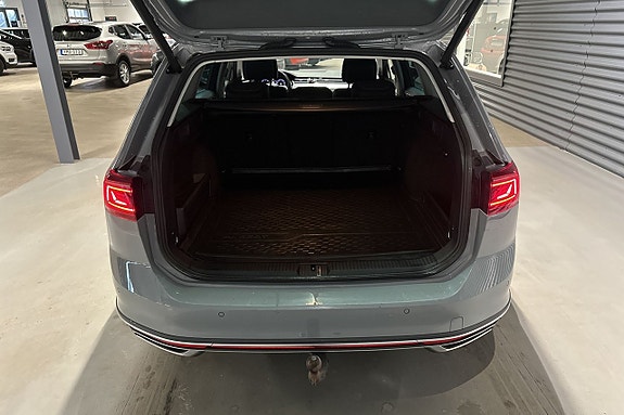 Volkswagen Passat Alltrack 21 of 23