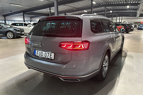 Volkswagen Passat Alltrack 4 of 5