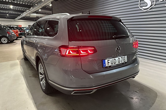 Volkswagen Passat Alltrack 6 of 23