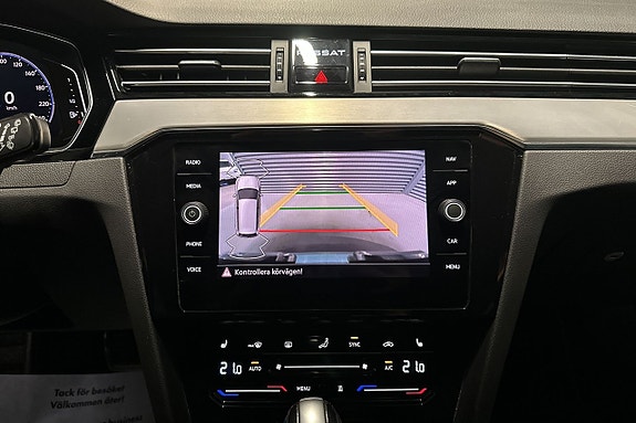 Volkswagen Passat Alltrack 13 of 23