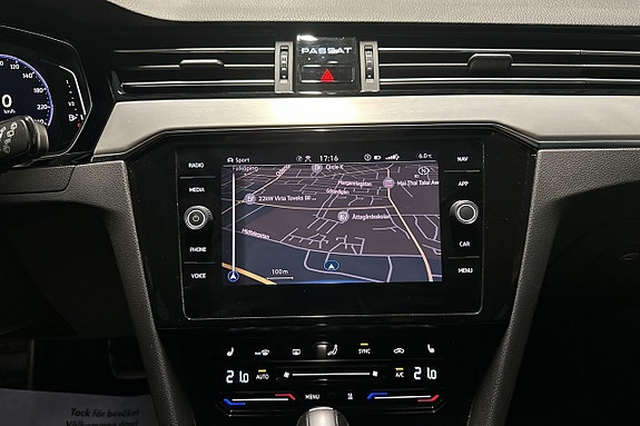 Volkswagen Passat Alltrack 12 of 23