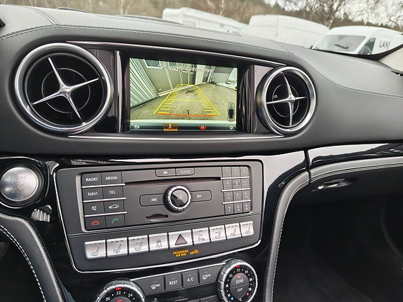Mercedes-Benz SL500 23 of 30