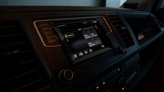 Volkswagen Caravelle 12 of 15