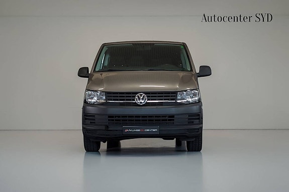 Volkswagen Caravelle 2 of 5