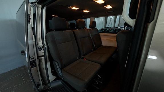Volkswagen Caravelle 13 of 15
